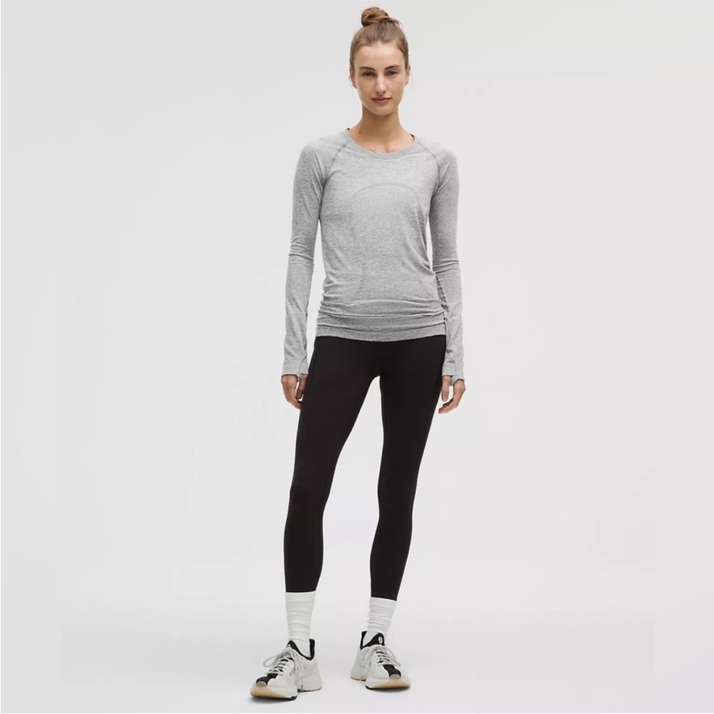 Lululemon Athletica Light Gray Long Sleeve Tee - Picture 4 of 16